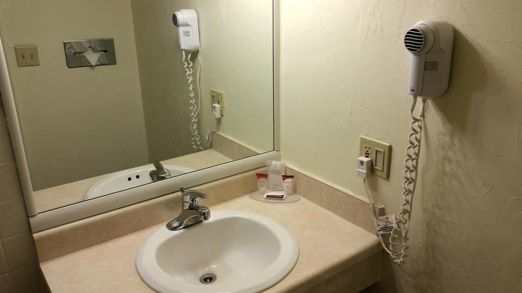 Rodeway Hotel 3*